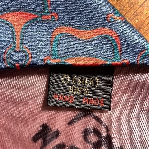 Silk Plaza navy with red and green horse-bits as the pattern silk necktie - Picture 5 of 7